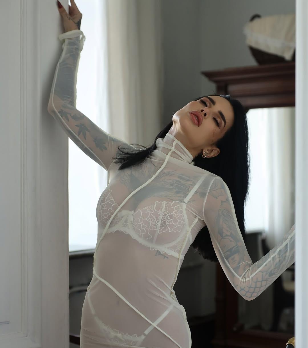 Ева привлекальеная девушка из Зеленокумска цена от 10000 руб