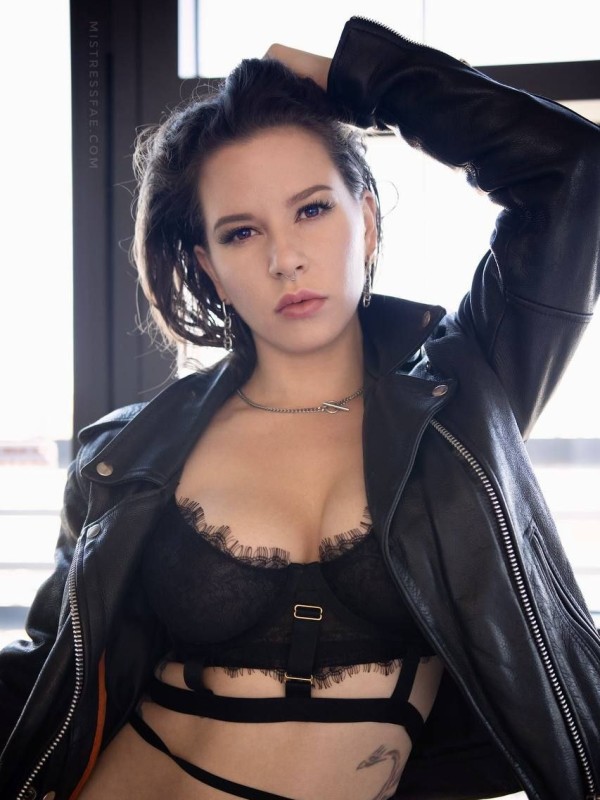 Анна привлекательная девушка из Зеленокумска цена от 4000 руб